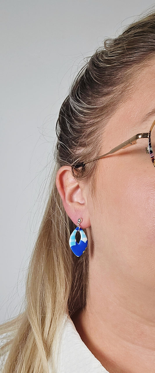 Small Diamond Blue Floral w Gingham Pattern