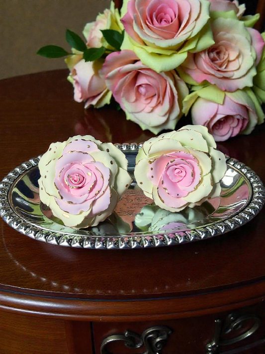 Green Romantica Roses Gold Detail
