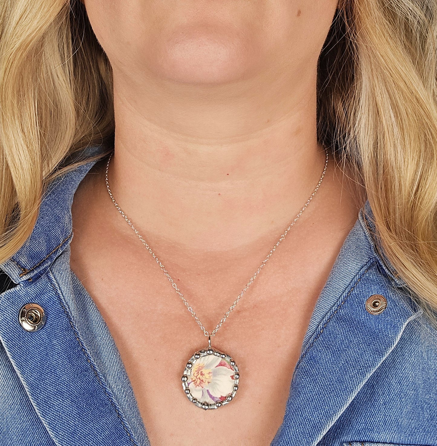 Shasta Daisy Pendant