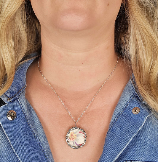 Shasta Daisy Pendant