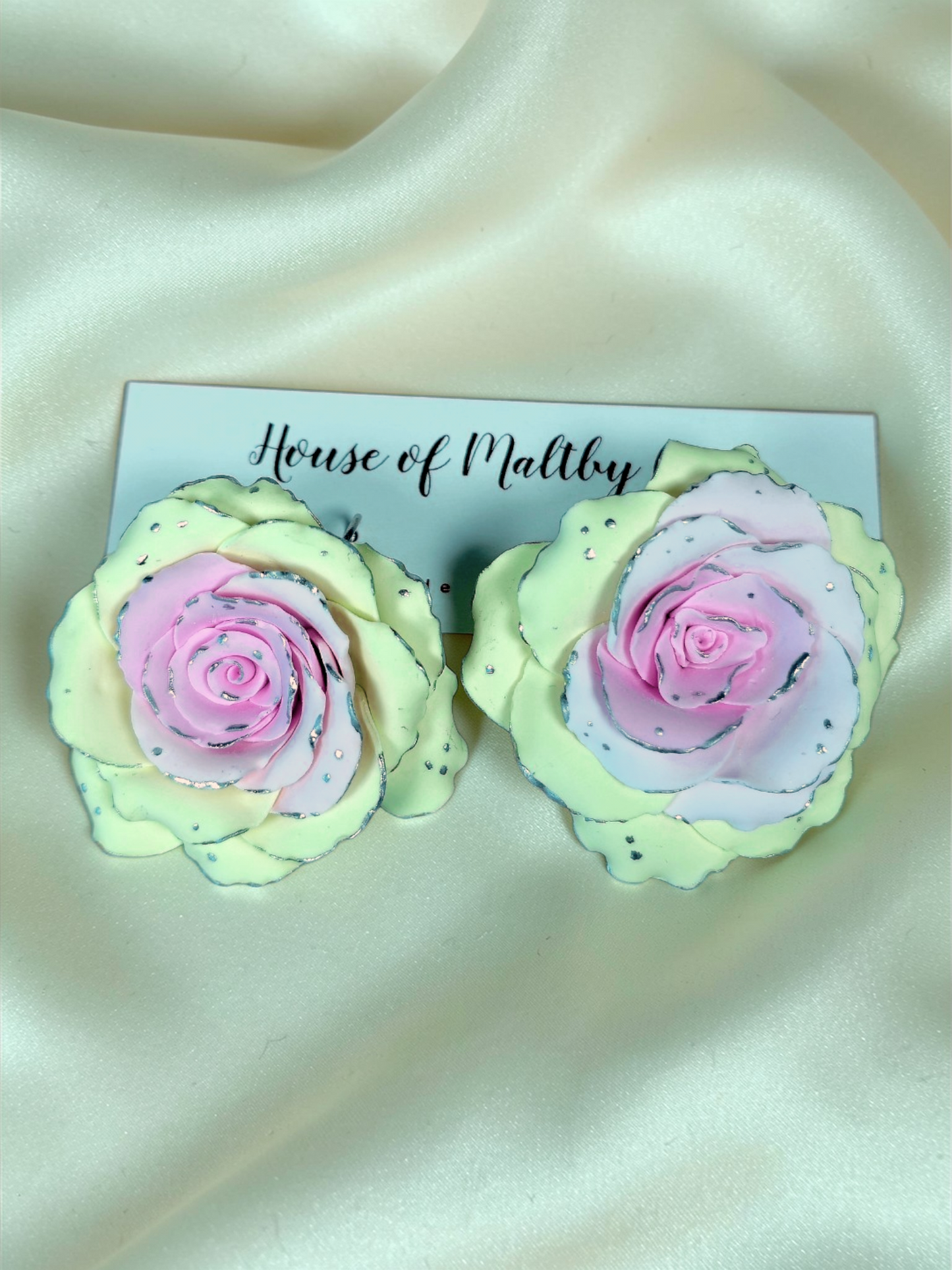 Green Romantica Roses w/ Silver Detail