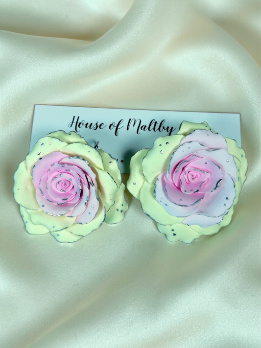 Green Romantica Roses w/ Silver Detail