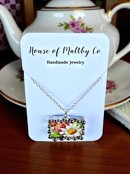 Square White Daisy Necklace