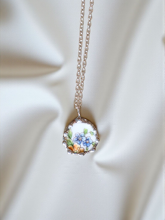 The Regina Collection, Small Daisy Pendant
