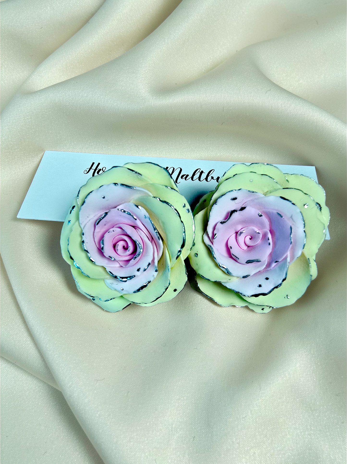 Green Romantica Roses w/ Silver Detail