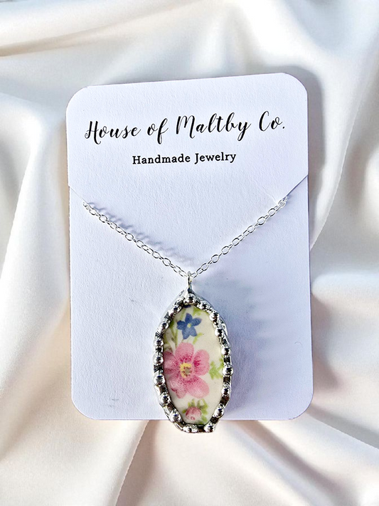 Small Oval Pink Daisy Necklace